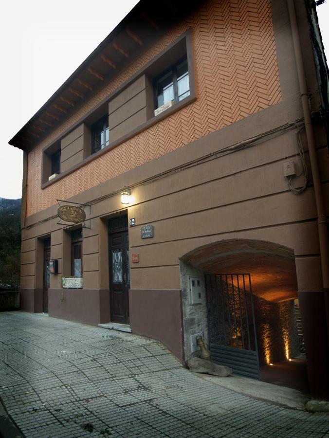 Pensjonat El Sumiciu Mieres  Zewnętrze zdjęcie